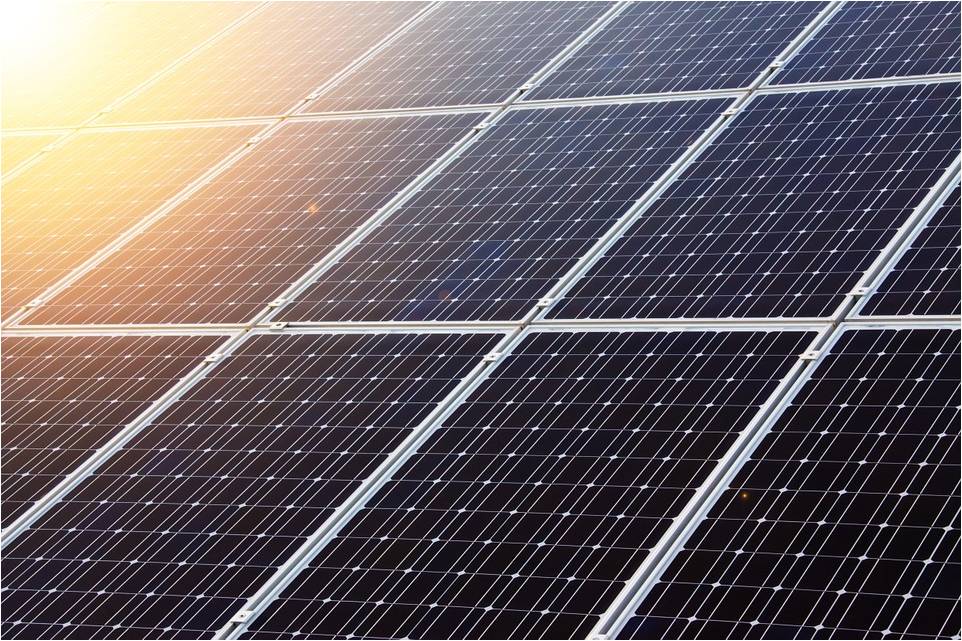 solar-panel-market-uk-installation-jumps-as-households-brace-for-bleak