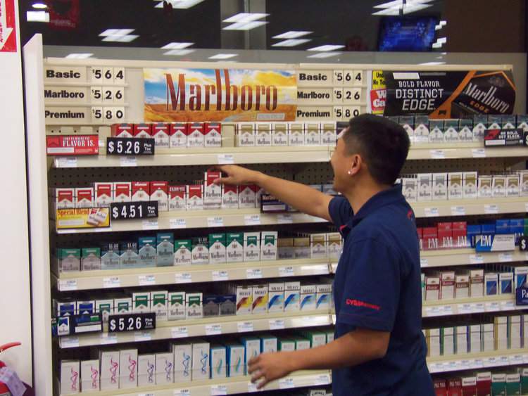 CVS quits tobacco, not Walgreens Market Business News