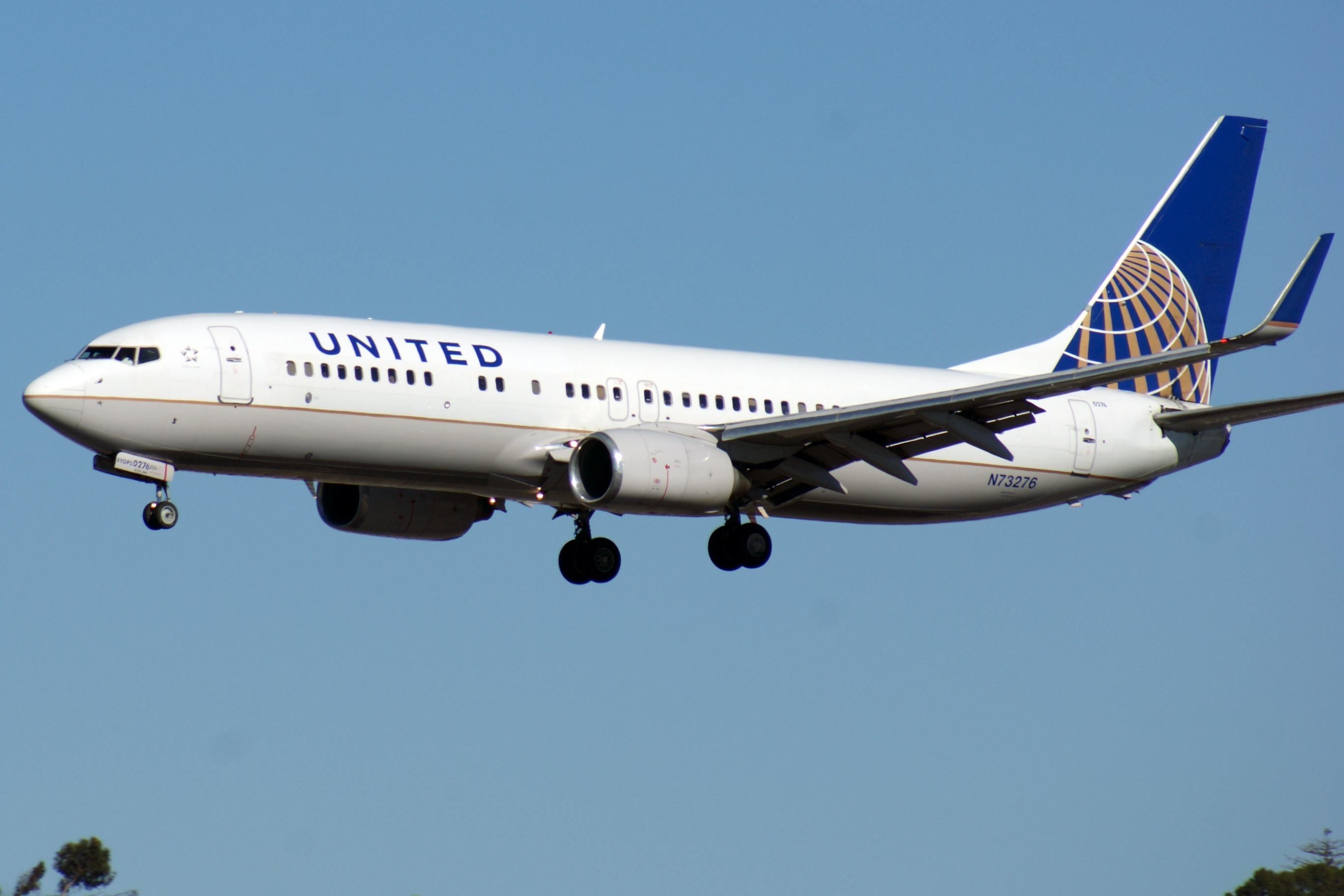 Continental United plane landing