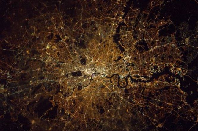 Tim Peake phorographs London at night