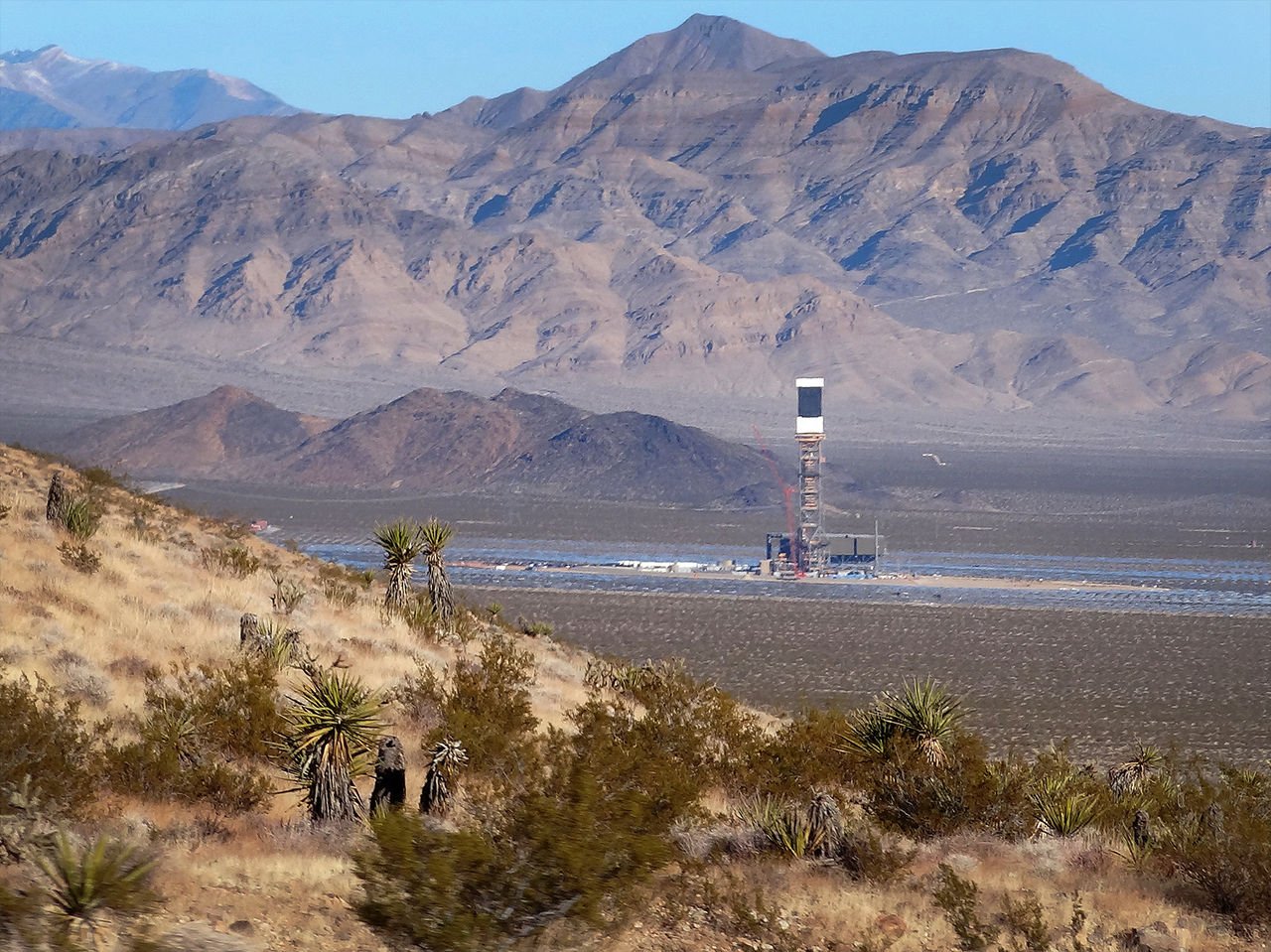 1280px-Ivanpah_Solar_Power_Facility_(1)