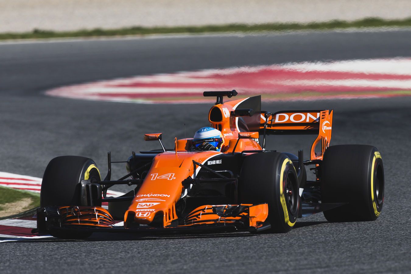 MCL32_McLaren