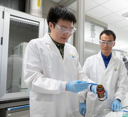 Li and Wang in the lab - getting drinking water from air article