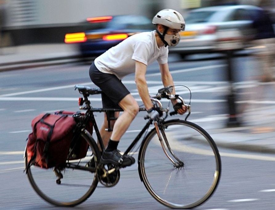Cyclist wearing mask - air pollution
