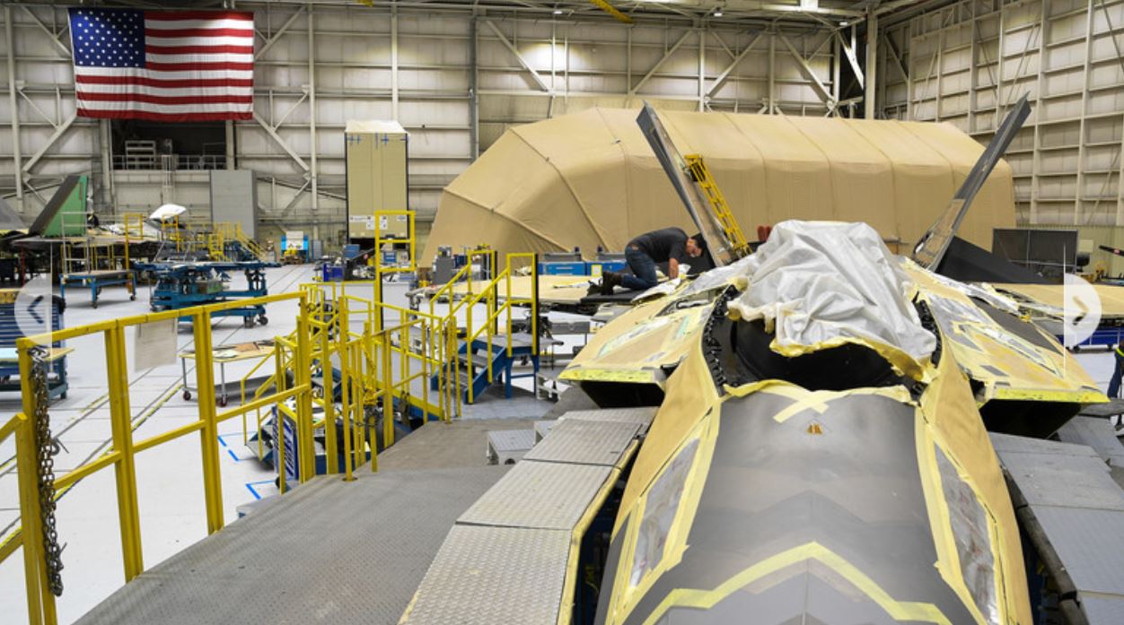 F-22 maintenance work