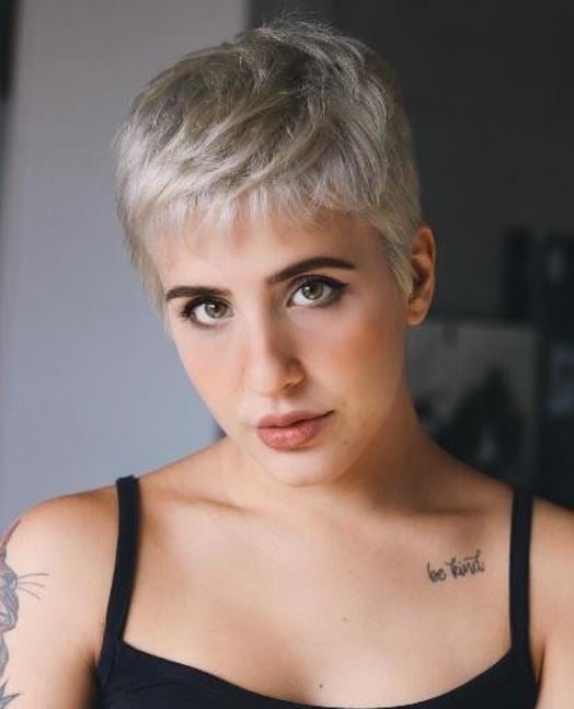 15 Best Short Haircuts for Chubby Round Face Women