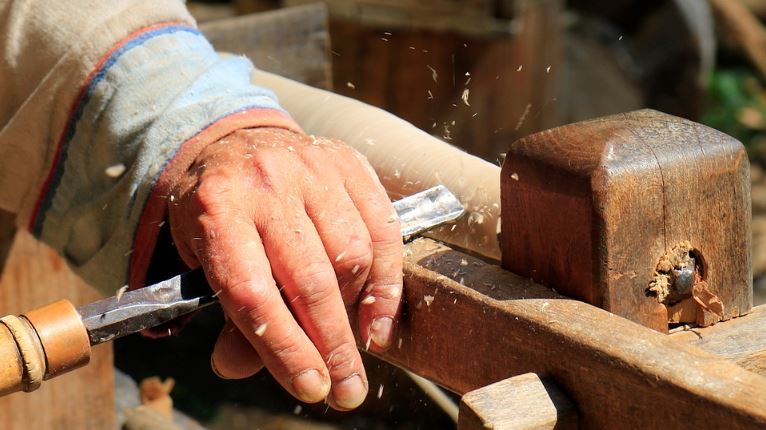 Guide to Starting a Woodworking Business - Market Business News