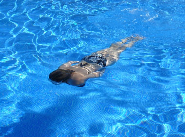Waterproof mascara thumbnail image woman swimming 44