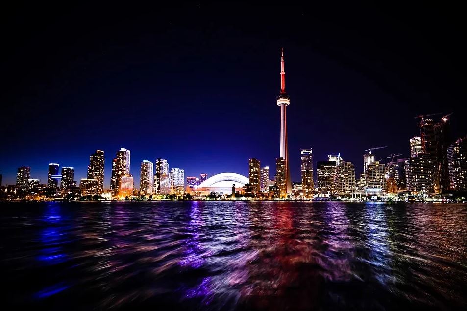 Toronto skyline at night image thumbnail 4