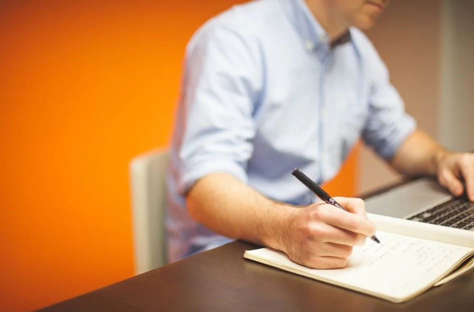 Marketing strategy thumbnail - man at desk