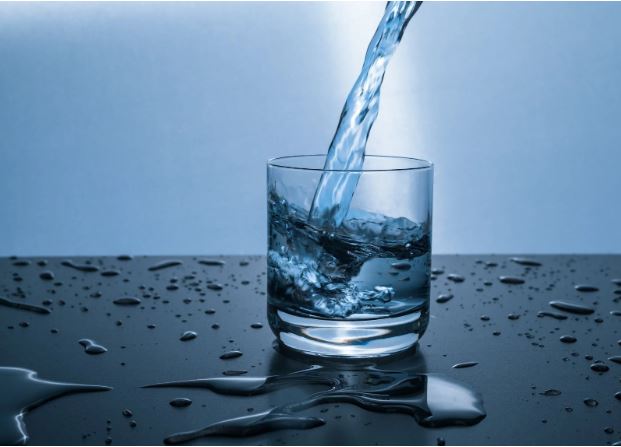 Water being poured into a glass - article about beverage innovation trends