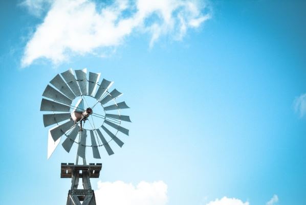 Windmill-style ceiling fans 11111