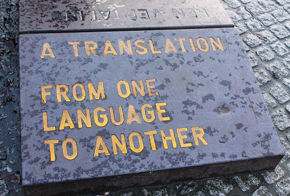 Choosing a translation service 49939929