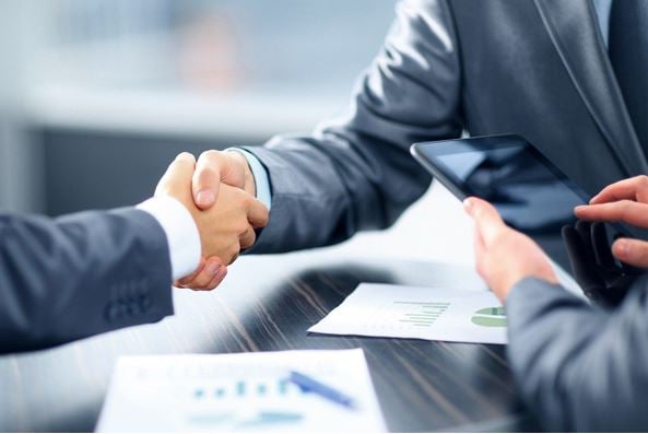 Borrowing options for small businesses - image for article - two people shaking hands