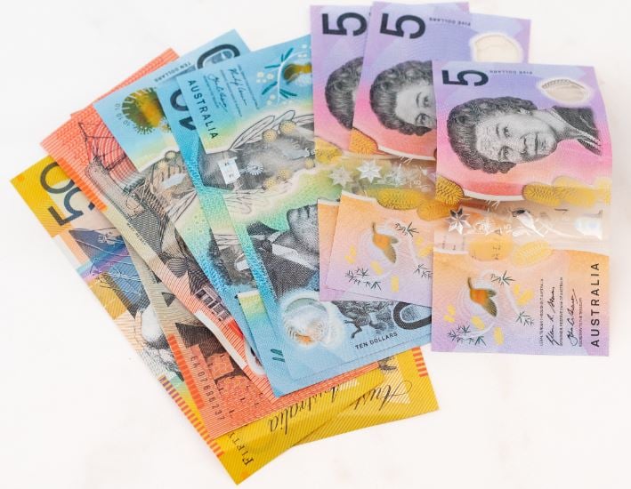 Australian banknotes - Saving on Internet for Seniors