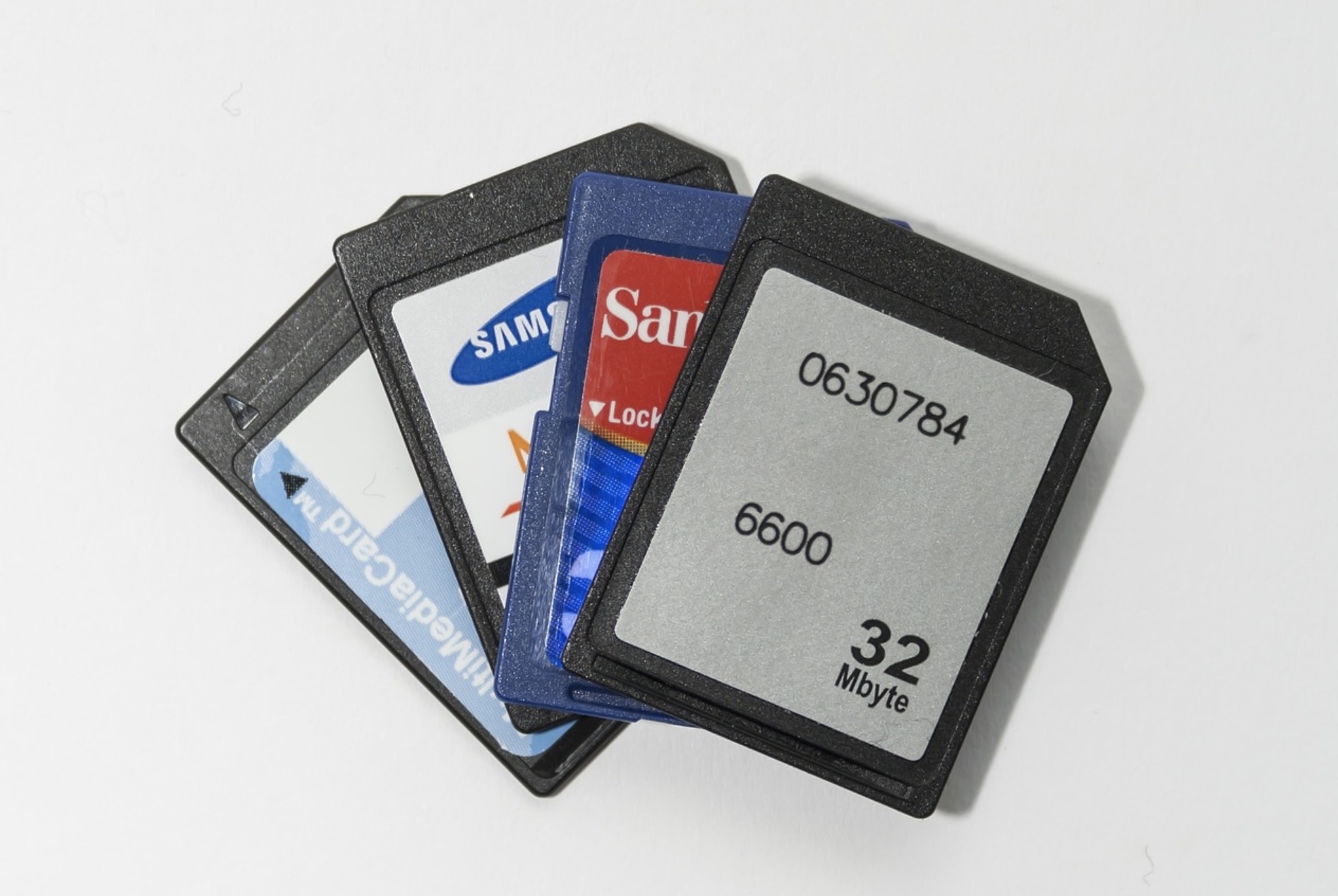 usb-flash-drive-vs-sd-card-which-is-best