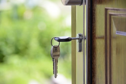 relocation image of door with house keys