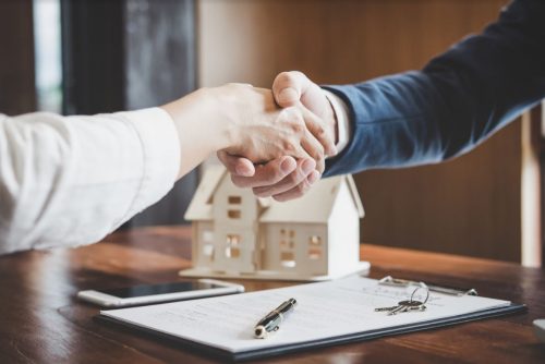 3 ways to sell your house in 2021 - 80380938