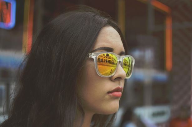 Insights into the eyewear industry - 39898938