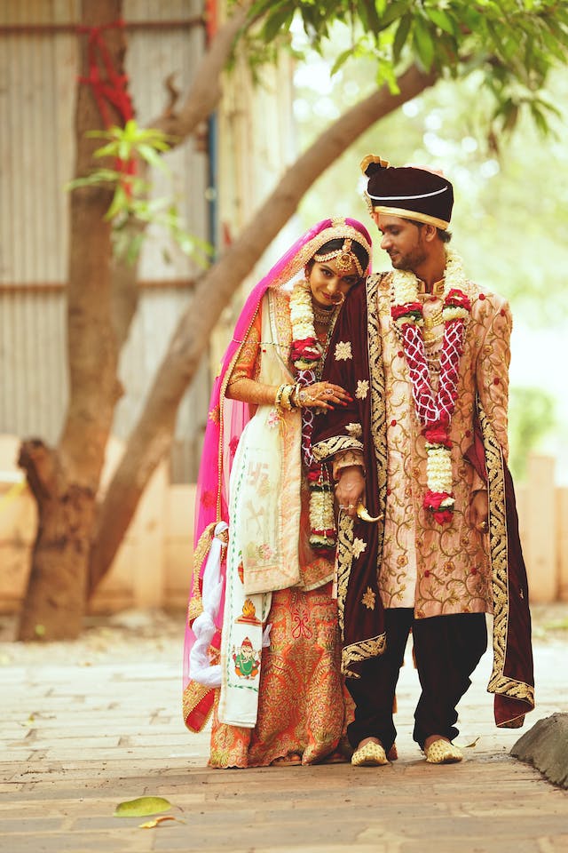 modern indian bride dress - Google Search | Indian bridal, Indian bridal  wear, Indian fashion