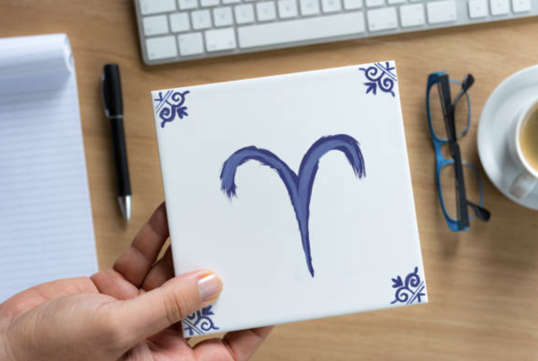 The Art of Corporate Gifting: Personalized Delft Blue Tiles and Their Impact”