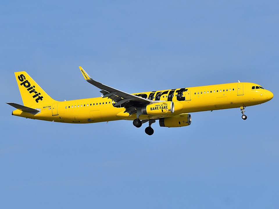 Spirit_Airlines_Airbus_A321-231_N677NK_approaching_Newark_Airport