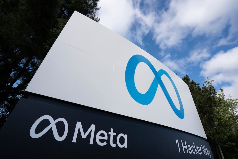 Meta-Sign-Menlo-Park
