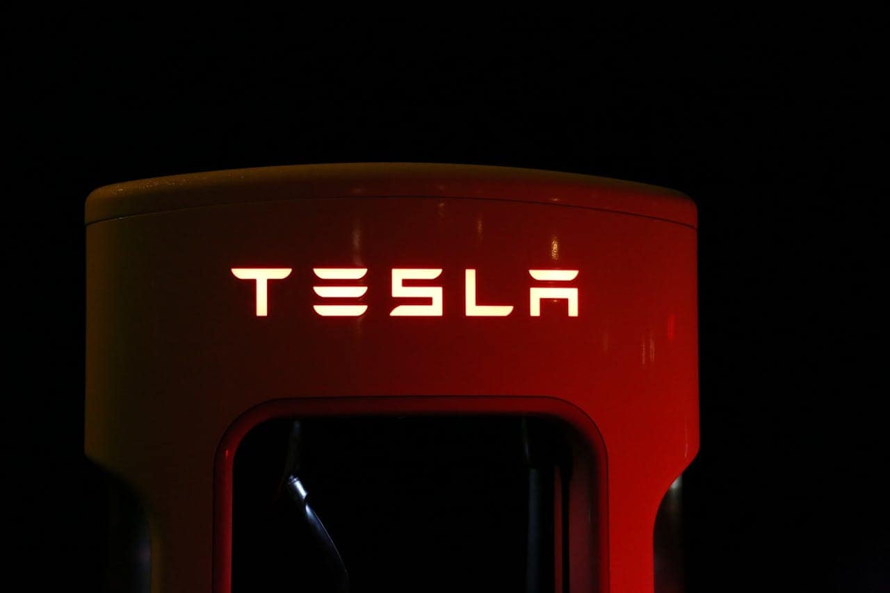 tesla-sign-glowing