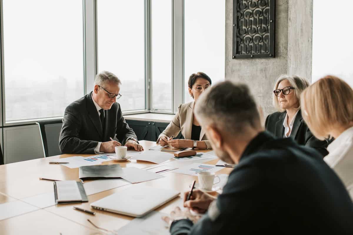 Private-school background may make CEOs look less risky to investors