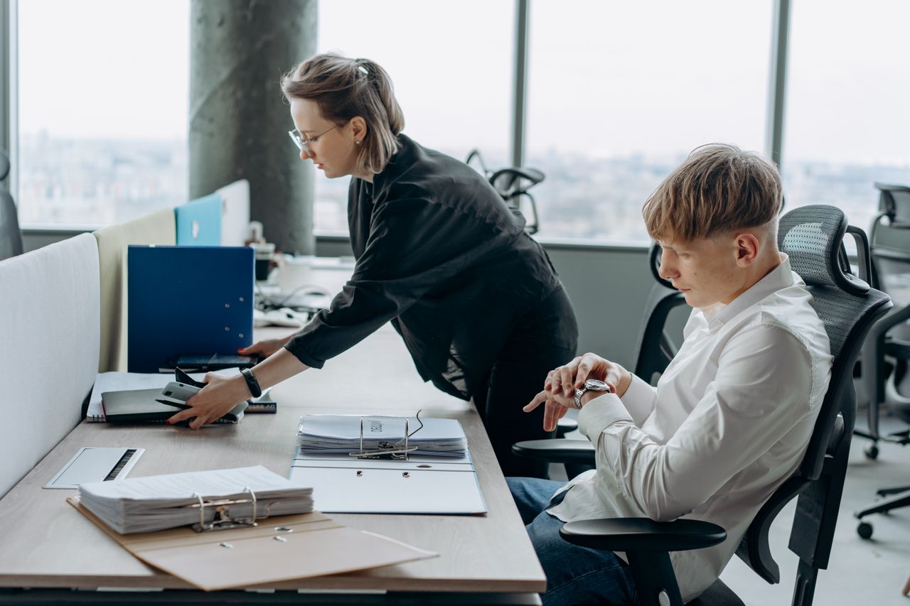 boss and employee in an office