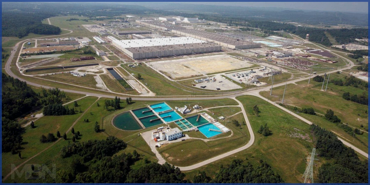 Aerial view of industrial buildings, roads, water-treatment ponds and surrounding land at the Portsmouth Site in Ohio.